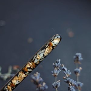Personalized Wooden Hair Stick with Engraving – Oak Wood Hair Fork with Chamomile Resin Bun Holder